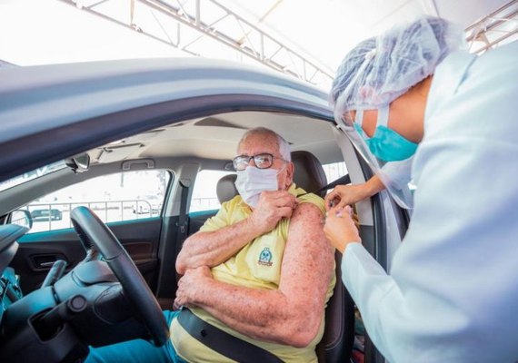 Maceió: vacinação para quem tem 74 anos começa nesta quinta e para 72 e 73 anos, na sexta