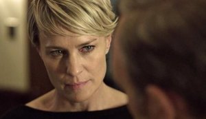 Robin Wright diz que mentiram para ela sobre salário igual a Kevin Space em série
