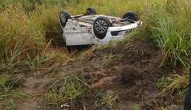 Três pessoas ficam feridas em capotamento em Porto Calvo