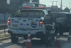 Motorista perde controle de carro e bate em proteção da AL-220, em Arapiraca