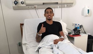 Manchester City divulga foto de Gabriel Jesus depois da cirurgia