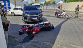 Colisão entre carro e moto deixa motociclista ferido em Arapiraca