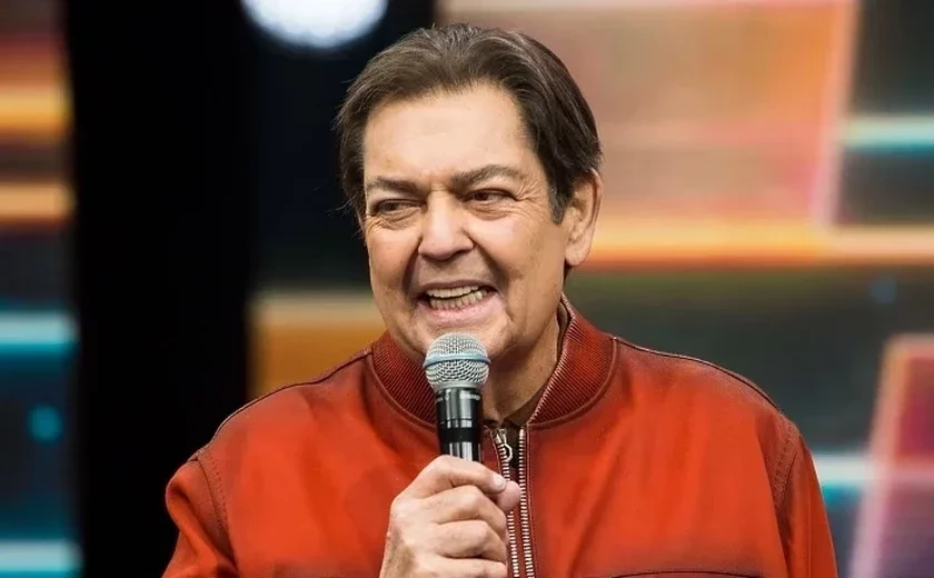 Faustão aparece em pé ao lado dos pets em vídeo raro nas redes