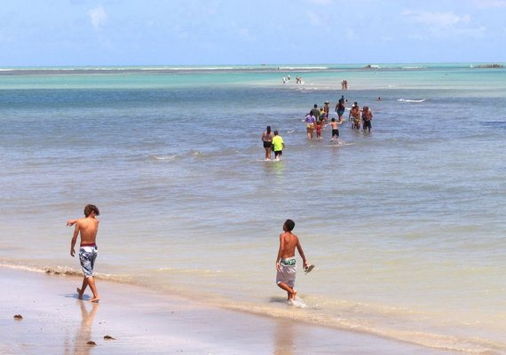 Banco de areia na praia de Ponta Verde esconde perigos