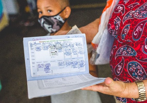 Saúde alerta para importância de atualizar cartão de vacinação