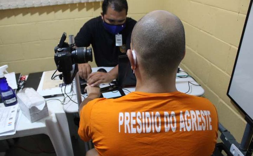 SERIS e Instituto de Identificação entregam identidade a internos do Presídio do Agreste
