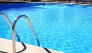 Criança de 7 anos morre afogada em piscina de hotel no Litoral Norte