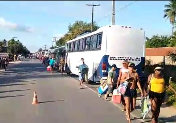 Cidades do litoral norte já sofrem com pressão de ônibus nos fins de semana
