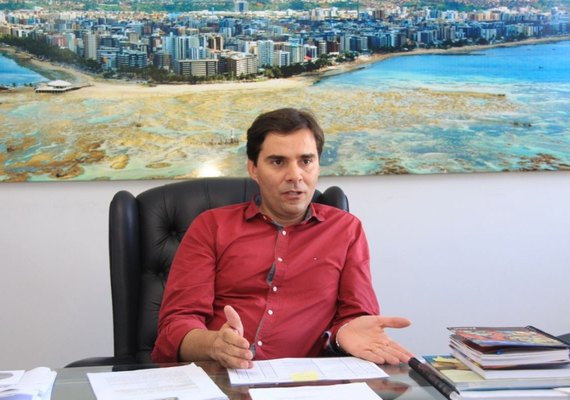 Prefeito de Maceió veta 106 de 170 emendas mas garante duodécimo da Câmara