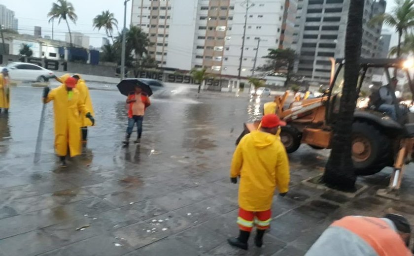 Secretaria de Infraestrutura monitora redes de drenagem em Maceió