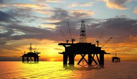 Preços do petróleo saltam 9% com perspectivas de corte da produção