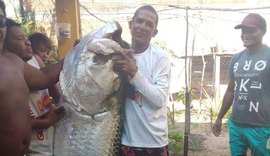 Pescador captura peixe de mais de 100 quilos no litoral do RN