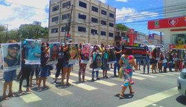 Vítimas do golpe da casa própria protestam na Avenida Fernandes Lima