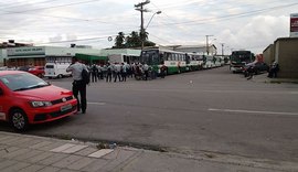Rodoviários cruzam os braços para cobrar salários em Maceió e Rio Largo