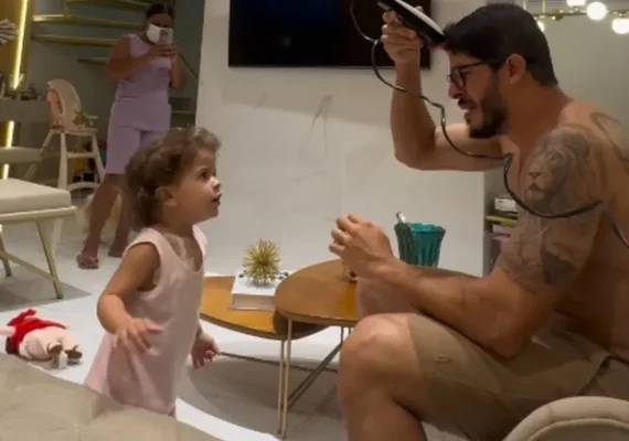 'Somos um só': médico alagoano raspa o cabelo em apoio à filha de 1 ano em tratamento contra o câncer