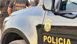 Fábricas suspeitas de vender bebida com metanol são alvo de fiscalização da Polícia Federal