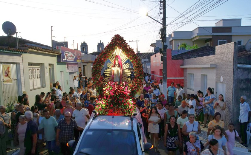 São Brás encerra festa do padroeiro com procissão