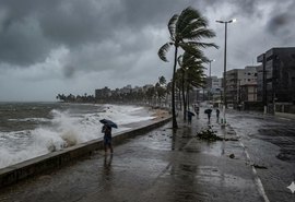 Ventos fortes devem atingir Maceió até domingo; Defesa Civil alerta para riscos