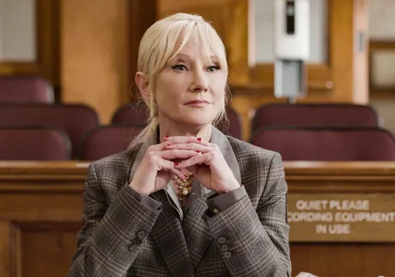 Atriz Anne Heche morre aos 53 anos após grave acidente de carro