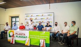 Emater Alagoas entrega veículos e distribui sementes para Penedo e região