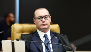 Cristiano Zanin pede manifestação da Anatel sobre acesso à internet nas eleições