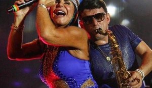 Rumo ao 18º casamento! Gretchen anuncia que está noiva de saxofonista
