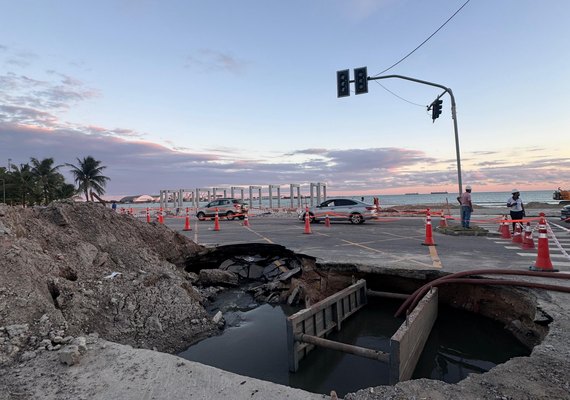 Vereador cobra providências após rompimento de tubulação da BRK e vazamento de esgoto em Maceió