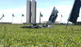 Rodrigo Maia acusa bolsonaristas de quebrarem faixas de Baleia Rossi