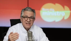'Estamos vencendo essa batalha', diz ministro da saúde sobre vacinação no país