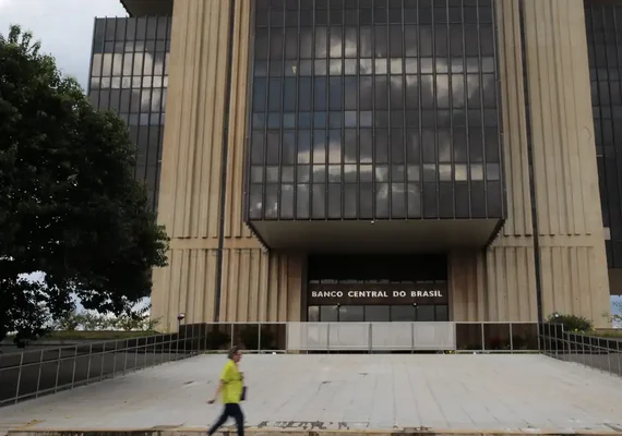 Estimativas do mercado para inflação e PIB permanecem estáveis