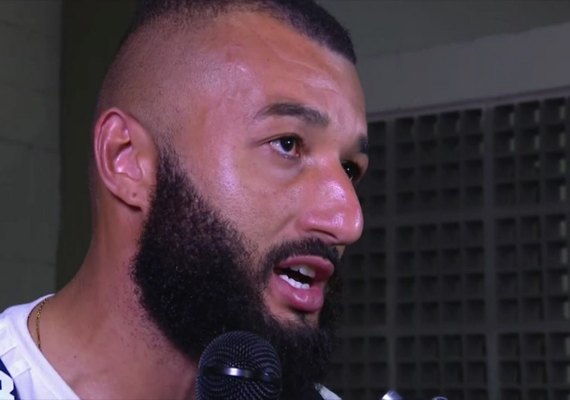 Goleiro Alex Muralha emite nota oficial sobre capa do Jornal Extra