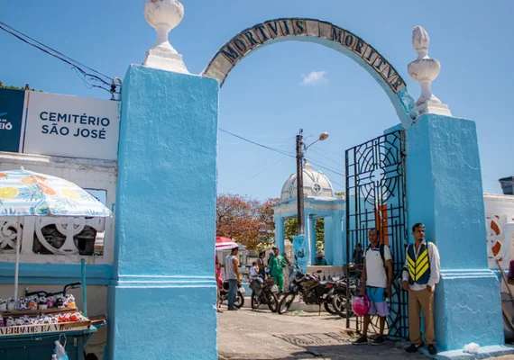 Grupo fica preso no Cemitério São José  em Maceió e bombeiros são acionados