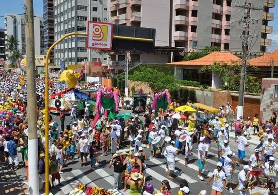 Prévias devem reunir 200 mil na orla neste sábado