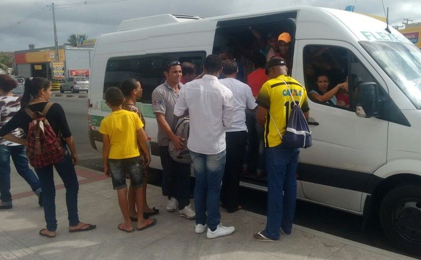 Em 2 horas, 117 veículos são flagrados fazendo transporte ilegal de passageiros em Maceió