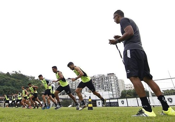 Sem jogos até 12 de março, time do Botafogo faz mini pré-temporada