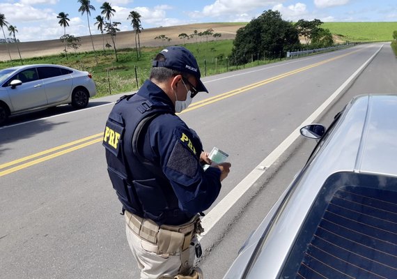 PRF recupera em Rio Largo veículo roubado no mesmo dia