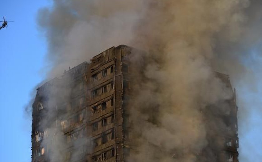 Polícia diz que desaparecidos após incêndio em Londres devem estar mortos