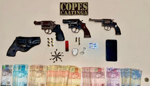 PM apreende quantia em dinheiro, cocaína e três armas de fogo em ação no Sertão