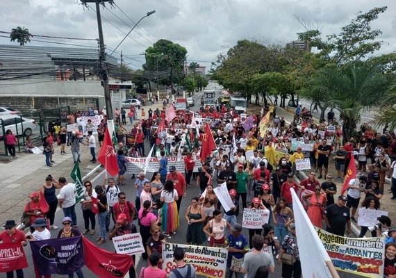 Vídeo: moradores de bairros que afundam pedem providências da Braskem