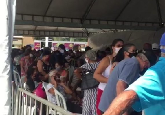 População denuncia aglomeração e princípio de tumulto em ponto de vacinação