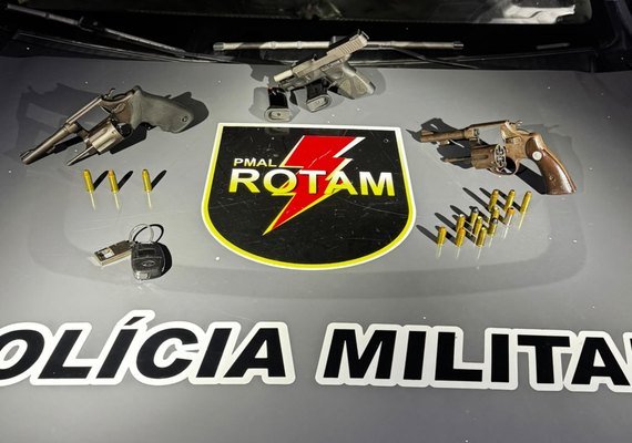 Três armas são apreendidas pela Rotam dentro de veículo na Ponta Grossa