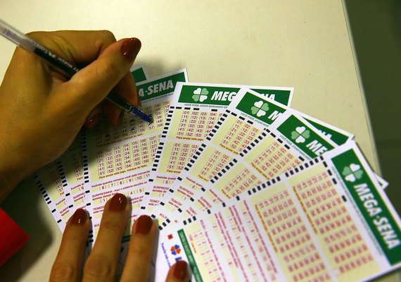 Mega-Sena pode pagar R$ 6,5 milhões nesta quarta-feira (15)