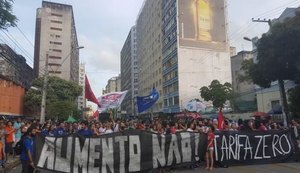 Recife tem protesto contra reajuste no preço de ônibus urbano