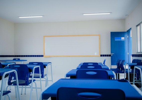 Governo entrega nova sede de escola que atende mais de 1.200 estudantes em Limoeiro de Anadia