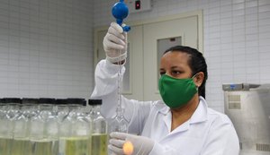 Balneabilidade: Laboratório retoma análise de amostras de água das praias de Alagoas
