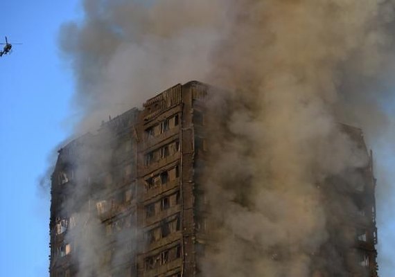 Sobe para 12 número de mortos em incêndio em prédio residencial em Londres