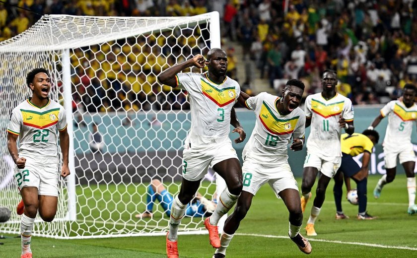 Com homenagem a ídolo, Senegal bate Equador e vai às oitavas da Copa