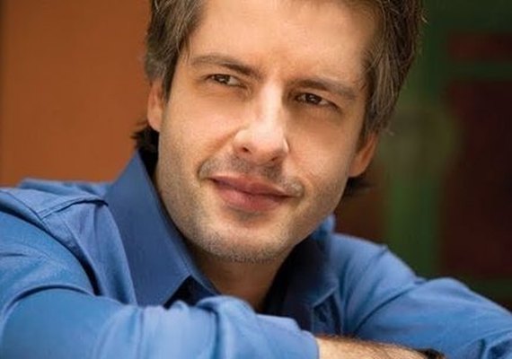 Cantor Victor Chaves é intimado a depor sobre suposta agressão à mulher