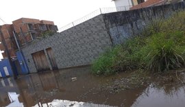 Moradores de loteamentos em Marechal Deodoro reclamam de alagamentos