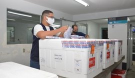 Alagoas recebe 104.490 doses de vacinas e distribuição começa nesta sexta (25)